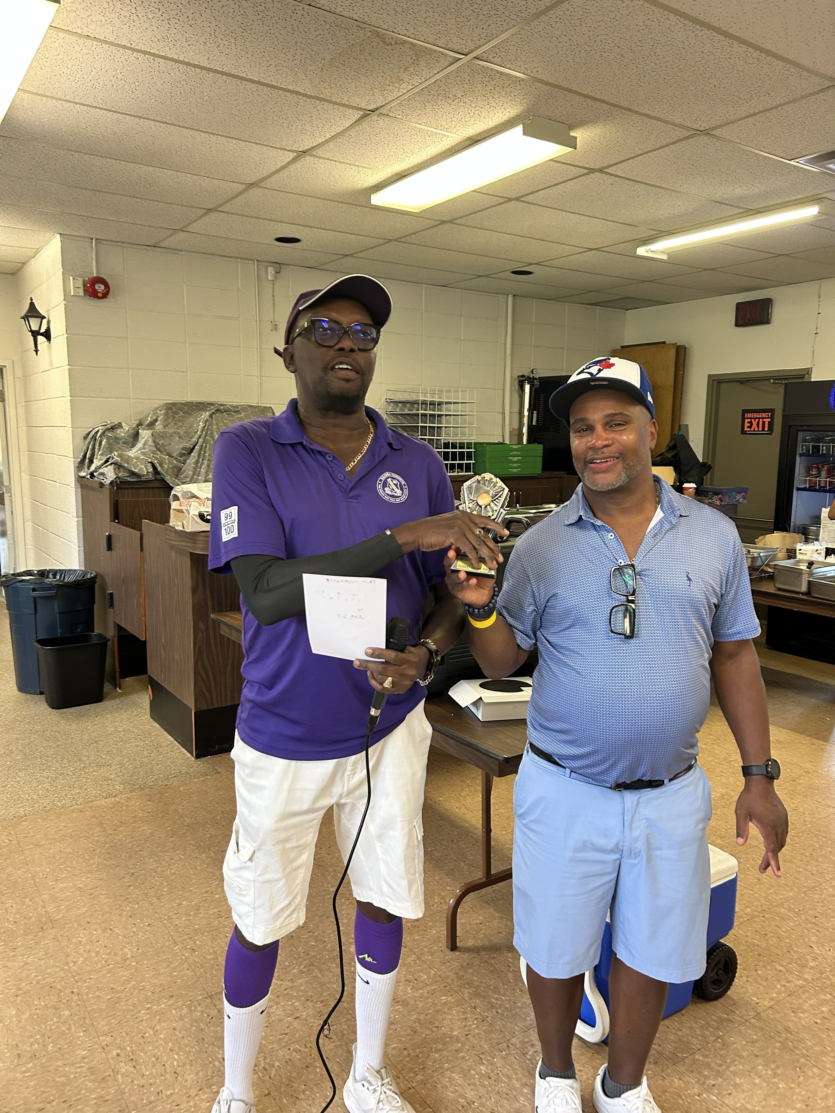 Closest to pin winner receiving award